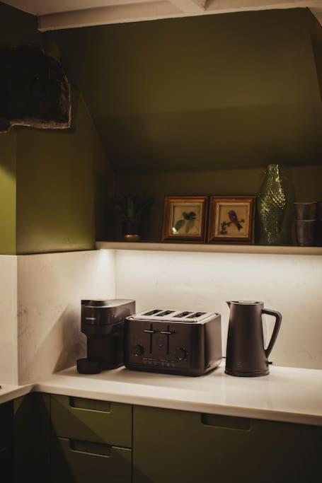 River Cottage, A Luxurious And Cosy Riverside Cottage For Two ウェルシュプール エクステリア 写真