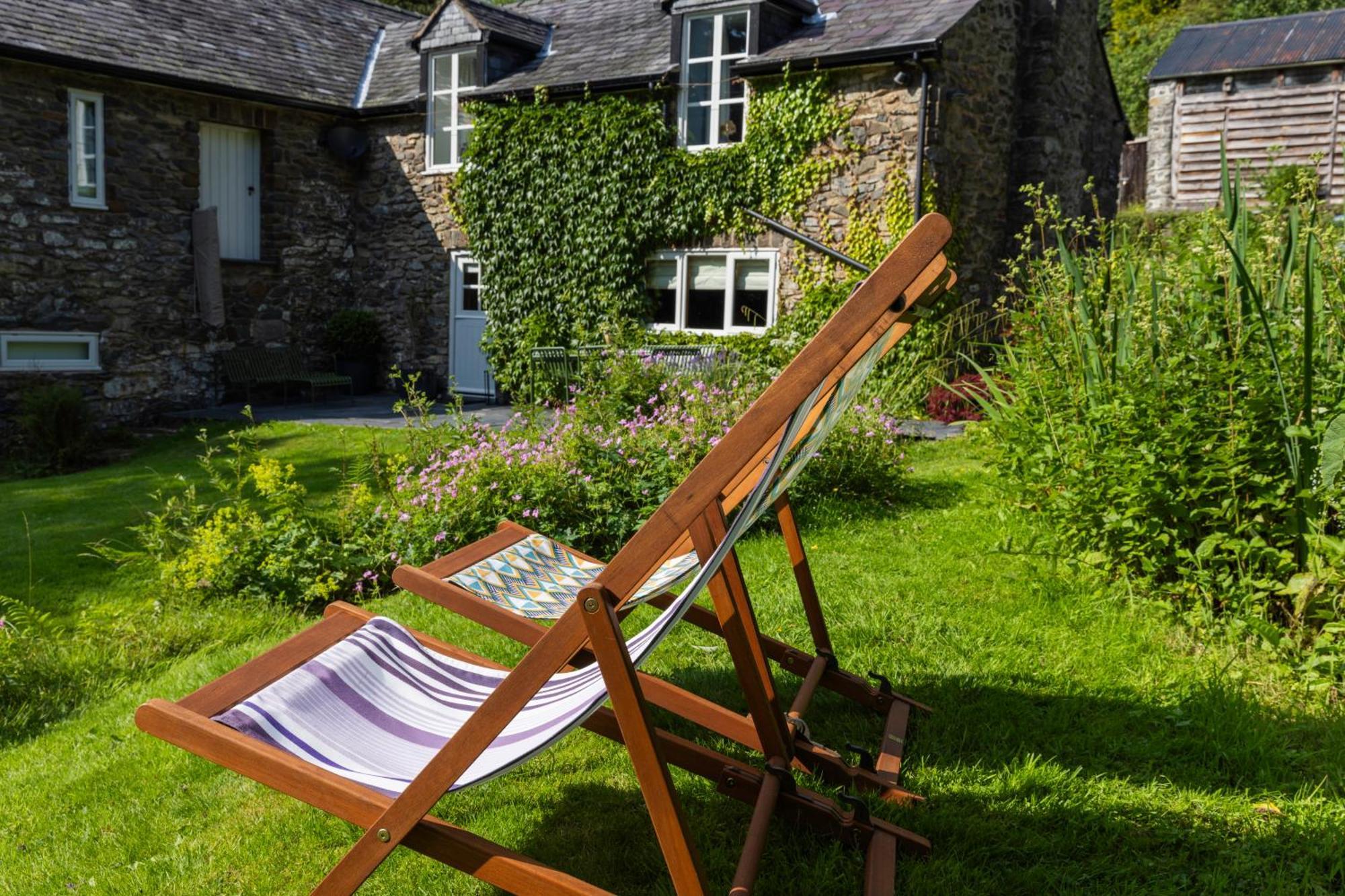 River Cottage, A Luxurious And Cosy Riverside Cottage For Two ウェルシュプール エクステリア 写真